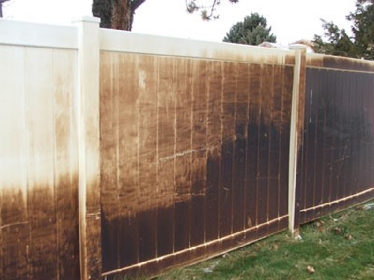 Cleaning Vinyl Fences