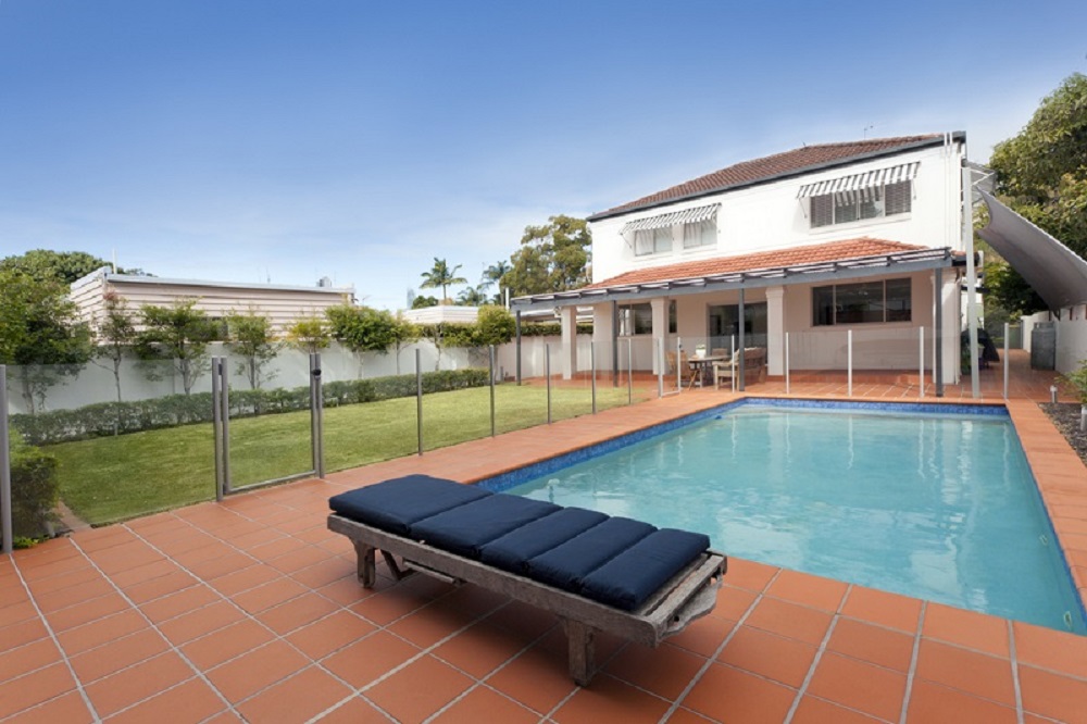 How to Choose the Right Pool Tiles for Your Swimming Pool