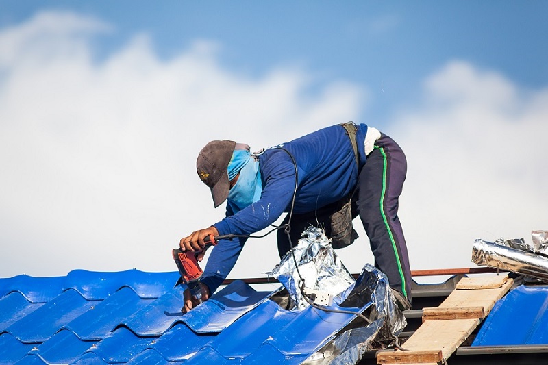 Are the Warning Signs Indicating Your Home’s Roof Restoration Needs?